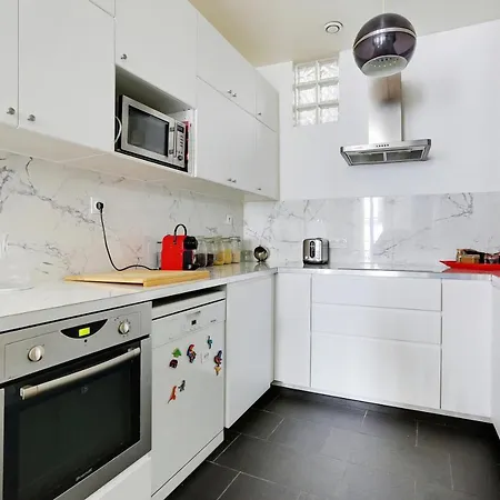 Lovely 2-bedroom In The Heart Of Apartment *